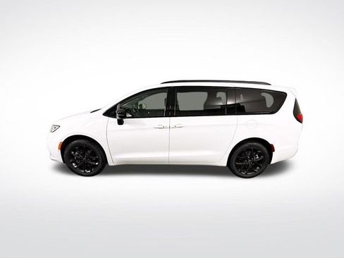 New 2026 Chrysler Pacifica Select w/ S Appearance Package image 4