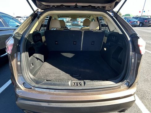 Used 2019 Ford Edge SE image 10