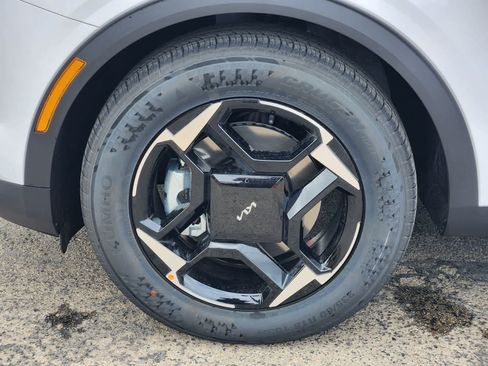 New 2026 Kia Sportage EX FWD image 9