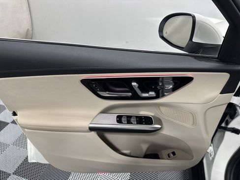 Used 2025 Mercedes-Benz GLC 300 4MATIC image 15