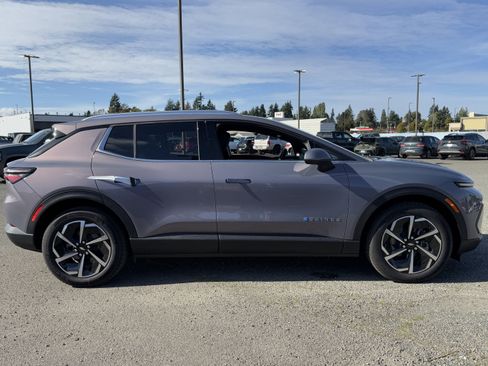 New 2026 Chevrolet Equinox EV LT image 6