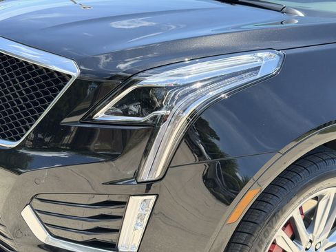 Certified 2023 Cadillac XT5 Sportv w/ LPO, Floor Liner Package AWD/4WD image 8
