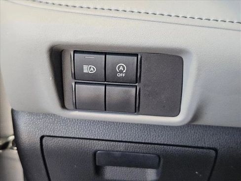 Used 2023 Toyota Highlander L image 13