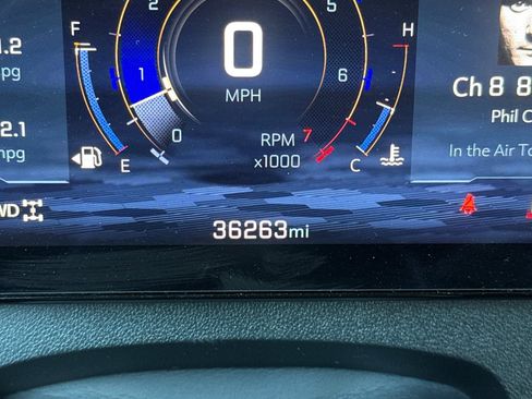 Used 2025 Chevrolet Traverse Z71 AWD/4WD image 3