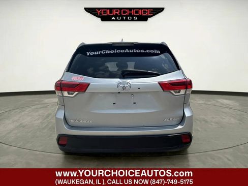 Used 2019 Toyota Highlander XLE AWD/4WD image 4