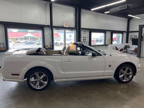 Used 2009 Ford Mustang GT Premium RWD image 18
