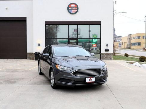 Used 2017 Ford Fusion SE w/ Fusion SE Technology Package image 1