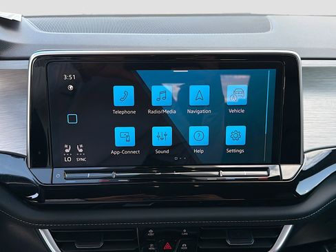 Used 2025 Volkswagen Atlas Cross Sport SE image 28