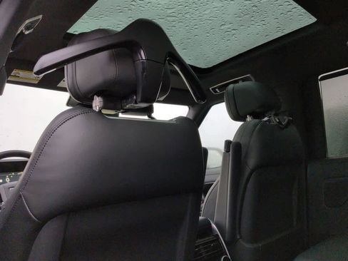 New 2026 Land Rover Range Rover Long Wheelbase SE image 18