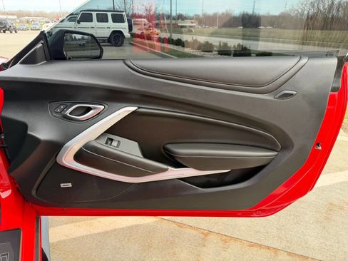 Used 2018 Chevrolet Camaro SS image 29