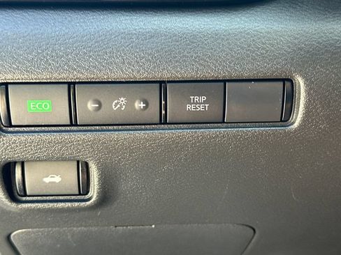 Used 2022 Nissan Sentra SV FWD image 22
