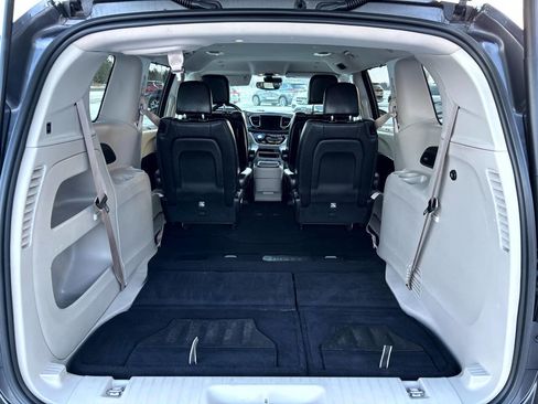 Used 2020 Chrysler Pacifica Touring-L Plus image 17