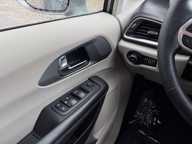 Used 2019 Chrysler Pacifica Touring Plus FWD image 33