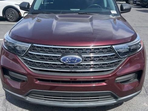 Used 2022 Ford Explorer XLT AWD/4WD image 3