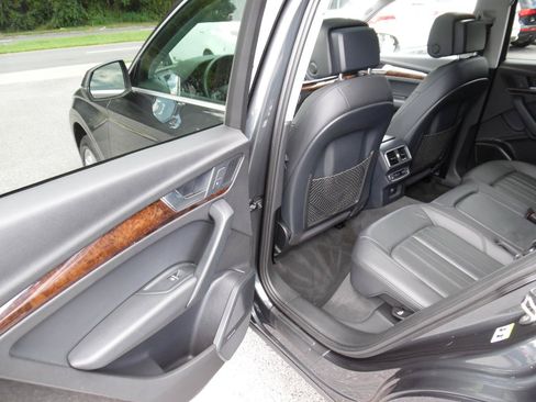 Used 2018 Audi Q5 2.0T Premium Plus w/ Premium Plus Package AWD/4WD image 19