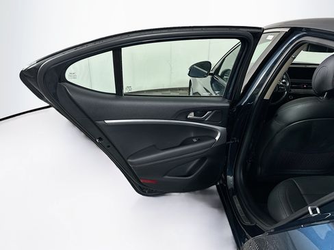Used 2025 Genesis G70 2.5T RWD image 27