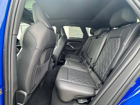 Used 2025 Audi SQ5 Prestige w/ Prestige Package image 18