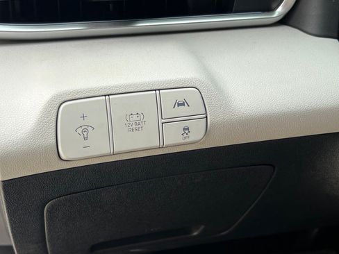 Used 2021 Hyundai Elantra Limited FWD image 27