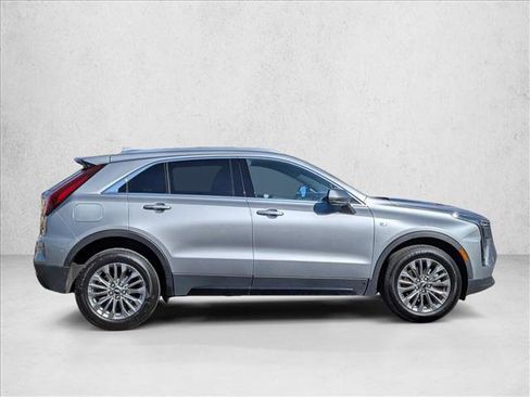 Used 2024 Cadillac XT4 Premium Luxury image 4