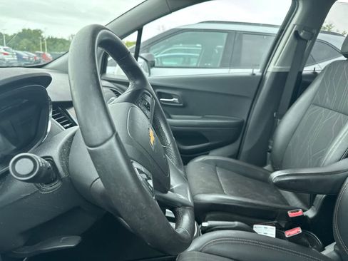 Used 2021 Chevrolet Trax LT w/ Sport Edition AWD/4WD image 32
