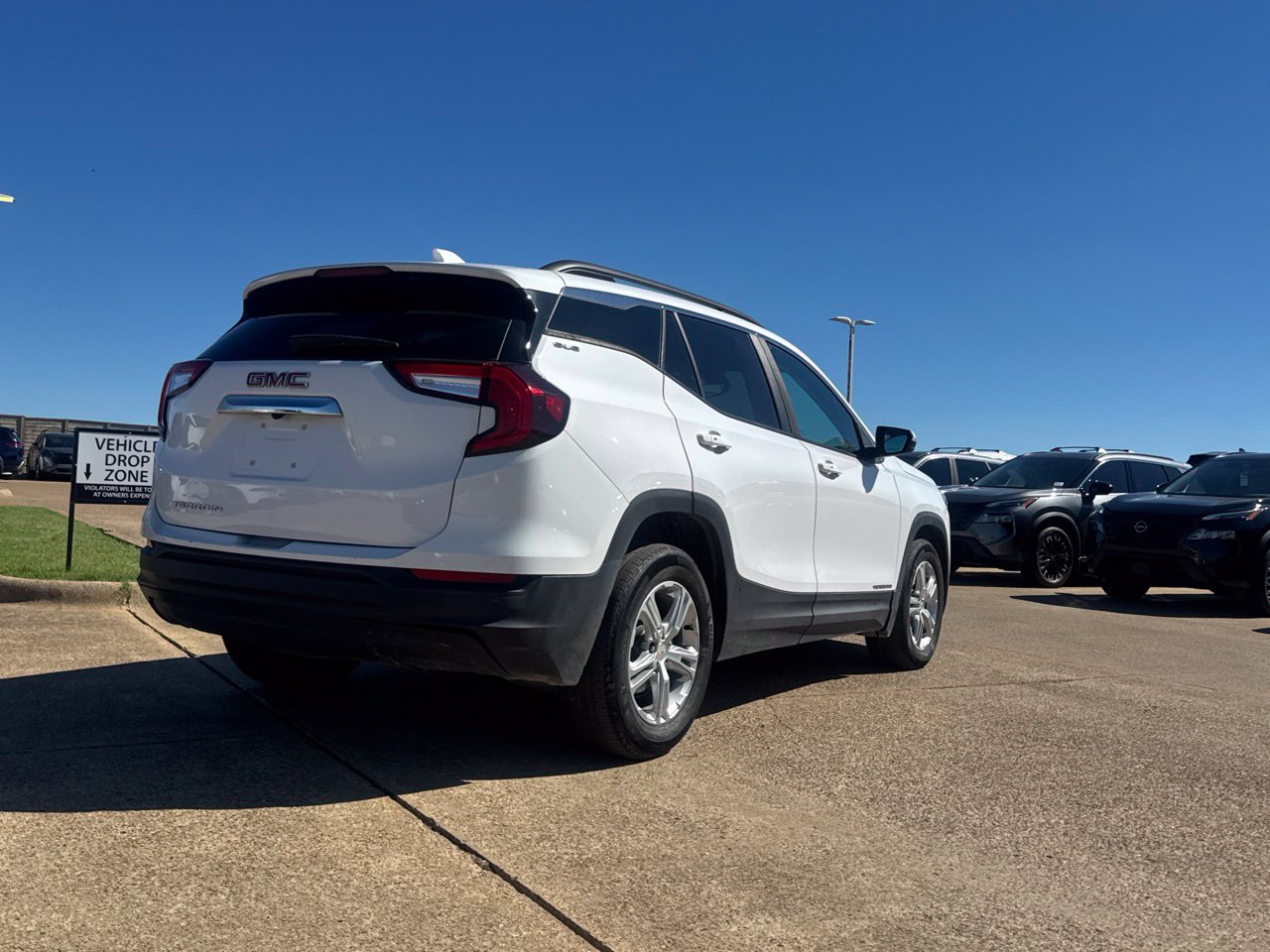Used 2022 GMC Terrain SLE w/ Driver Convenience Package FWD image 25
