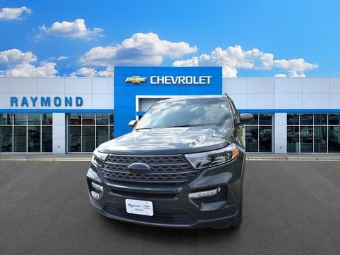 Used 2022 Ford Explorer XLT w/ Equipment Group 202A AWD/4WD image 7