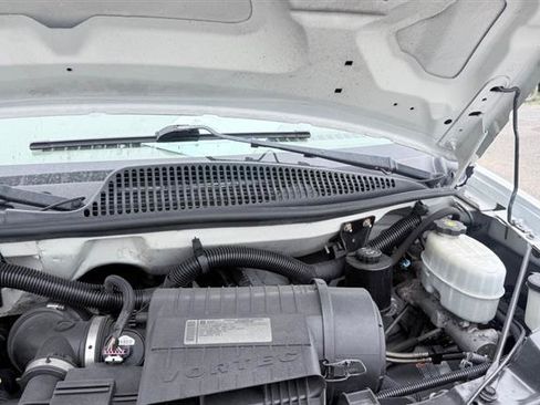 Used 2011 Chevrolet Express 2500 RWD image 40