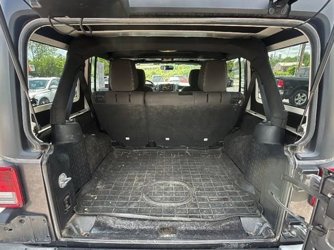 Used 2016 Jeep Wrangler Unlimited Sahara w/ Connectivity Group AWD/4WD image 14