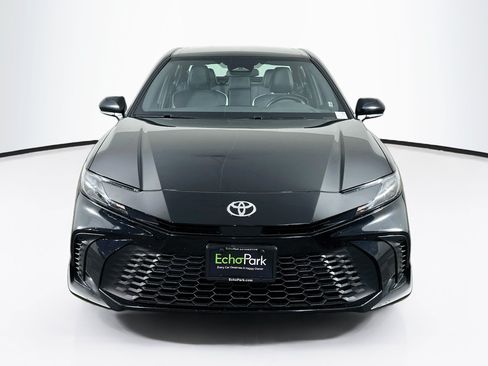 Used 2025 Toyota Camry SE FWD image 2