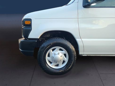 Used 2010 Ford E-250 and Econoline 250 RWD image 9