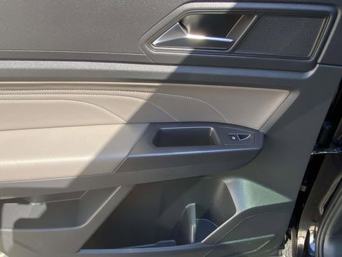 Used 2023 Volkswagen Atlas SE w/ Panoramic Sunroof Package FWD image 17