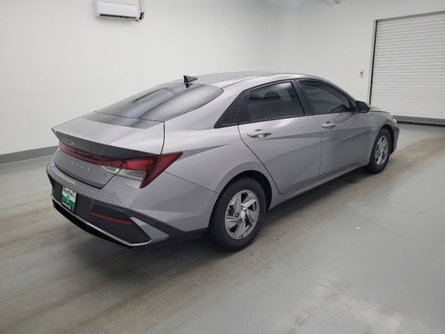 Used 2025 Hyundai Elantra SE FWD image 10