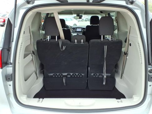 Used 2023 Chrysler Voyager LX FWD image 25
