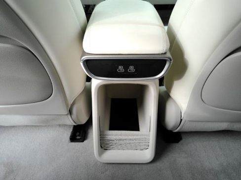 Used 2024 Genesis GV60 RWD image 30