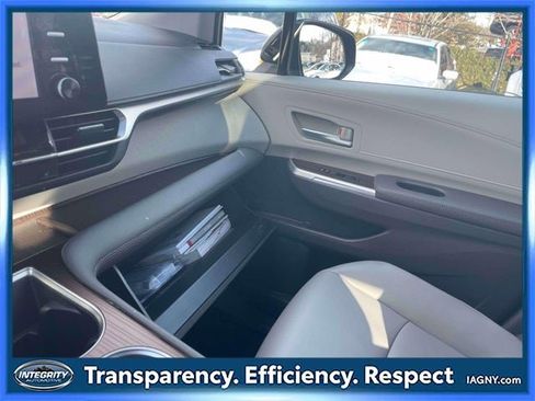 Certified 2021 Toyota Sienna XLE image 35
