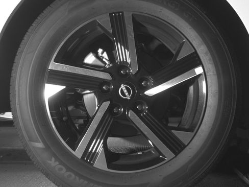 Used 2025 Nissan Sentra SV FWD image 15