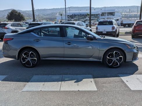 Used 2023 Nissan Altima 2.5 SR image 3