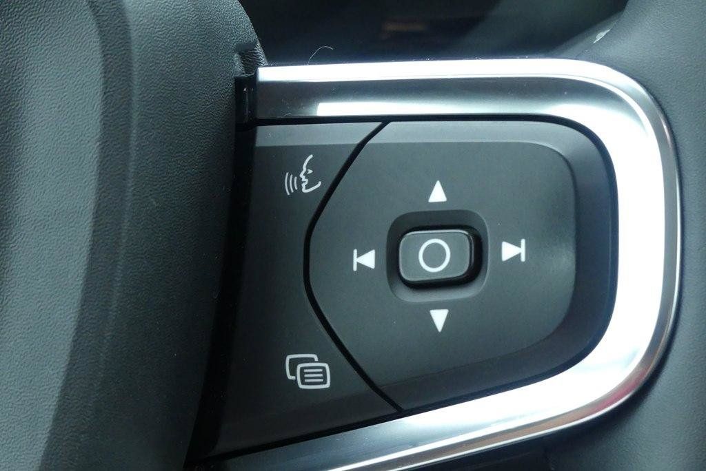 Used 2024 Volvo XC40 B5 Plus AWD/4WD image 17