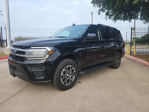Used 2024 Ford Expedition XLT image 7