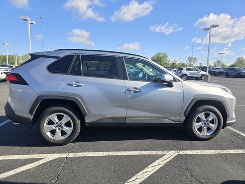 Used 2021 Toyota RAV4 XLE w/ Carpet Mat Package (TMS) image 8