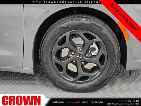 Certified 2022 Chrysler Pacifica Touring-L w/ S Appearance Package image 9