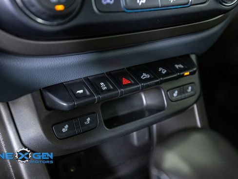 Used 2022 Chevrolet Colorado Z71 AWD/4WD image 23