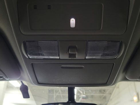 Used 2019 Nissan Titan SV AWD/4WD image 35