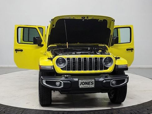 Used 2024 Jeep Wrangler Unlimited Sahara AWD/4WD image 10