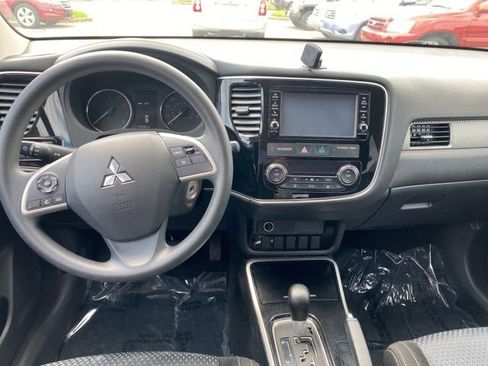 Used 2018 Mitsubishi Outlander ES AWD/4WD image 7