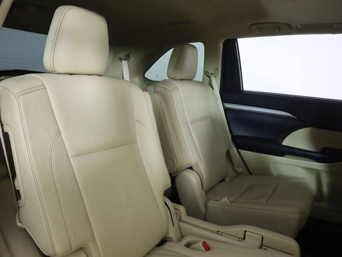 Used 2018 Toyota Highlander XLE image 35