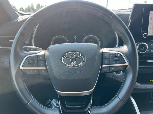 Used 2025 Toyota Highlander XSE AWD/4WD image 24