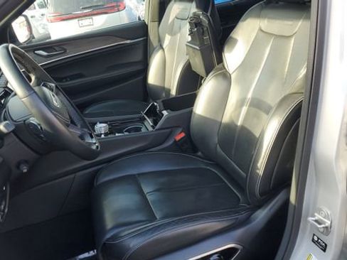 Used 2022 Jeep Grand Cherokee Overland w/ Advanced Protech Group III image 26