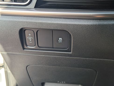 Certified 2025 Kia Sorento LX image 30