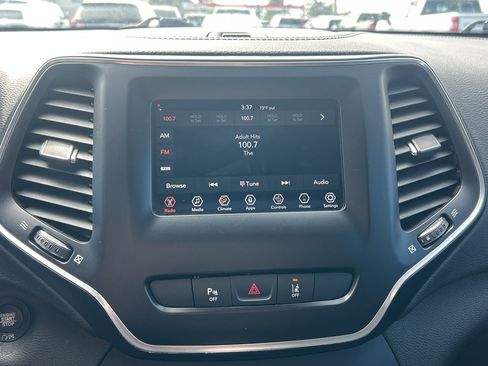 Used 2021 Jeep Cherokee Latitude Plus AWD/4WD image 24